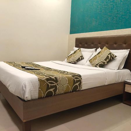 מומביי Hotel Golden Nest Popular Residency מראה חיצוני תמונה