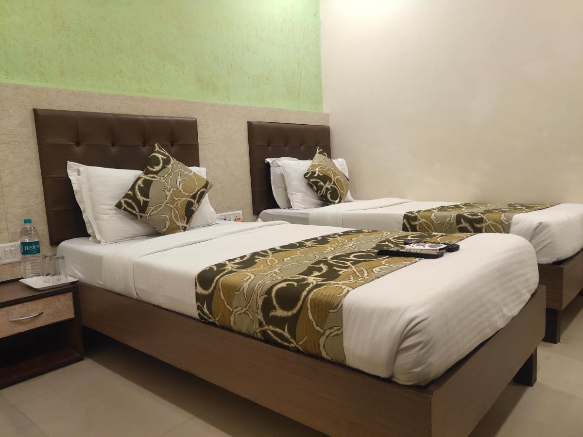 מומביי Hotel Golden Nest Popular Residency מראה חיצוני תמונה
