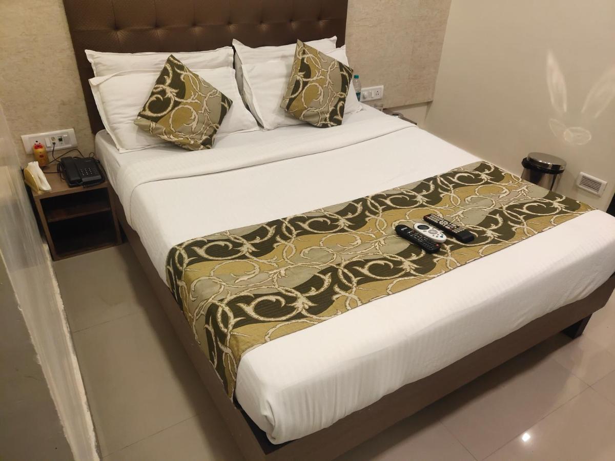 מומביי Hotel Golden Nest Popular Residency מראה חיצוני תמונה