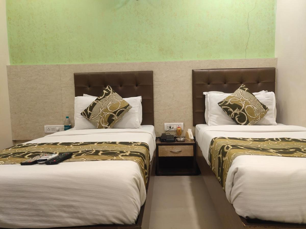 מומביי Hotel Golden Nest Popular Residency מראה חיצוני תמונה