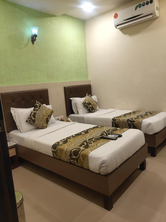 מומביי Hotel Golden Nest Popular Residency מראה חיצוני תמונה