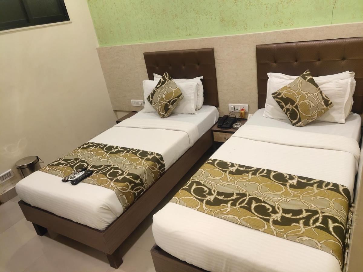 מומביי Hotel Golden Nest Popular Residency מראה חיצוני תמונה
